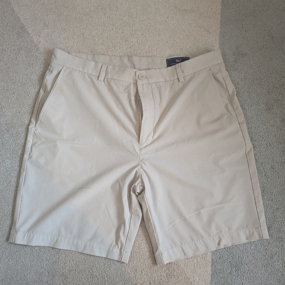 Men's Vineyard Vines Light Khaki Shorts - Picture 1 of 5